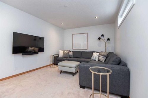 90 Alberts Close, Red Deer, AB - Indoor Photo Showing Living Room