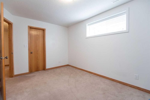 90 Alberts Close, Red Deer, AB - Indoor Photo Showing Other Room