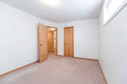 90 Alberts Close, Red Deer, AB - Indoor Photo Showing Other Room
