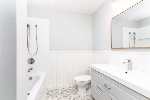 55 Patterson Crescent, Red Deer, AB - Indoor Photo Showing Bathroom