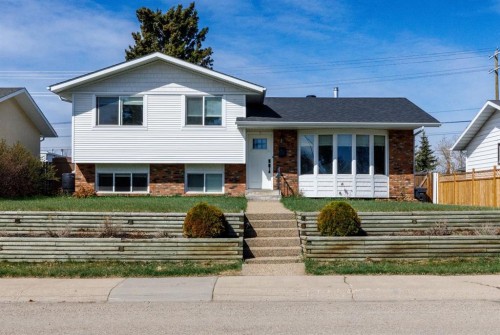 55 Patterson Crescent  Red Deer, AB T4P 1J4