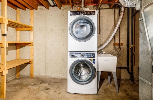 55 Patterson Crescent, Red Deer, AB - Indoor Photo Showing Laundry Room