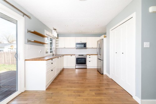 55 Patterson Crescent, Red Deer, AB - Indoor Photo Showing Kitchen