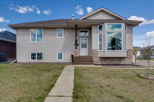 4 HARRISON Road  Sylvan Lake, AB T4S 1T4