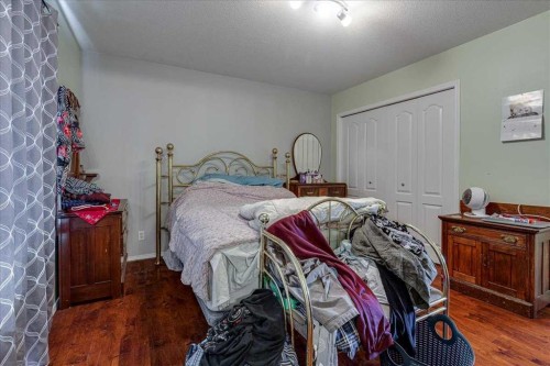 4 Harrison Road, Sylvan Lake, AB - Indoor Photo Showing Bedroom