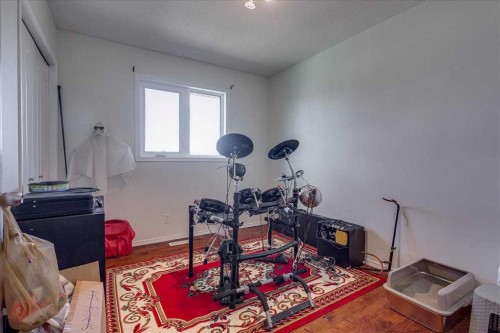 4 Harrison Road, Sylvan Lake, AB - Indoor Photo Showing Other Room
