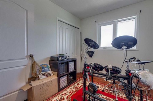 4 Harrison Road, Sylvan Lake, AB - Indoor Photo Showing Other Room