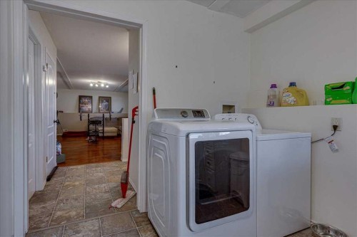 4 Harrison Road, Sylvan Lake, AB - Indoor Photo Showing Laundry Room