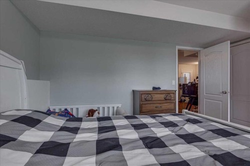 4 Harrison Road, Sylvan Lake, AB - Indoor Photo Showing Bedroom