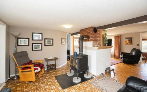 2731 6 Street, Calling Lake, AB - Indoor Photo Showing Living Room