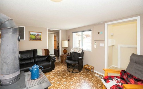 2731 6 Street, Calling Lake, AB - Indoor Photo Showing Living Room