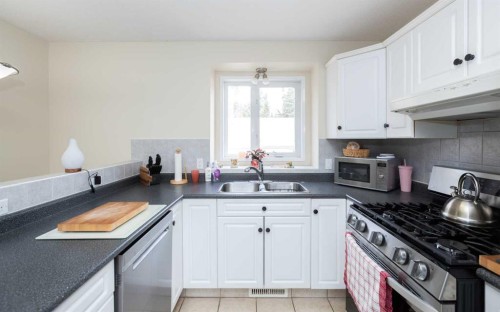 2731 6 Street, Calling Lake, AB - Indoor Photo Showing Kitchen With Double Sink