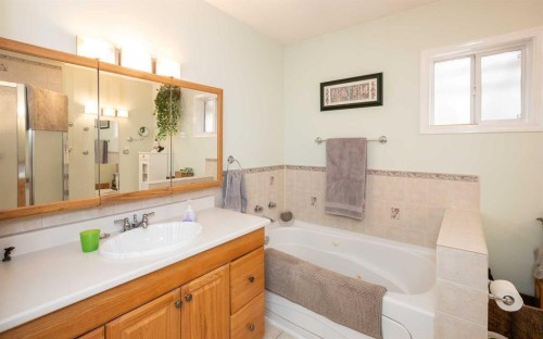 2731 6 Street, Calling Lake, AB - Indoor Photo Showing Bathroom