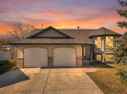10 Fern Close Sylvan Lake, AB T4S 1Y5