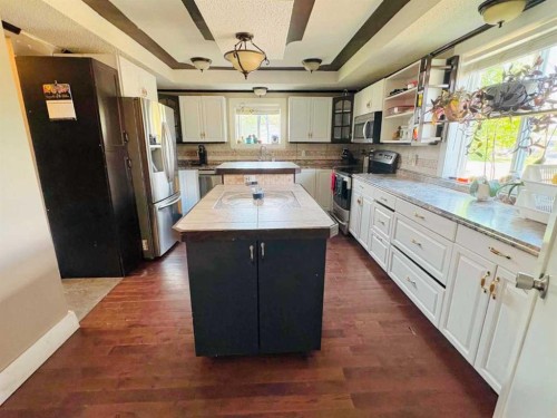 5024 49 Street, Clive, AB - Indoor Photo Showing Kitchen