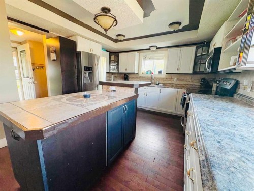 5024 49 Street, Clive, AB - Indoor Photo Showing Kitchen