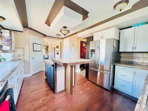 5024 49 Street, Clive, AB - Indoor Photo Showing Kitchen