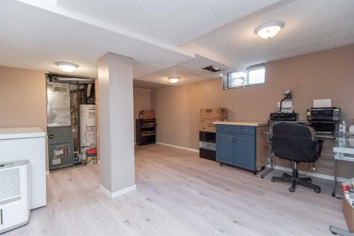 5024 49 Street, Clive, AB - Indoor
