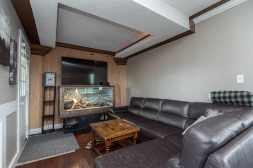 5024 49 Street, Clive, AB - Indoor Photo Showing Living Room