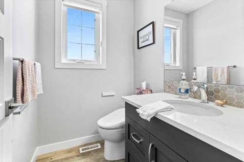 113-5210 Lakeshore Drive, Sylvan Lake, AB - Indoor Photo Showing Bathroom