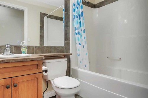23 Lambertson Place, Sylvan Lake, AB - Indoor Photo Showing Bathroom