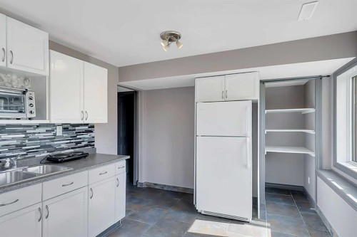 23 Lambertson Place, Sylvan Lake, AB - Indoor Photo Showing Kitchen With Double Sink