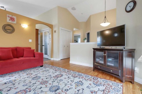 23 Lambertson Place, Sylvan Lake, AB - Indoor Photo Showing Living Room