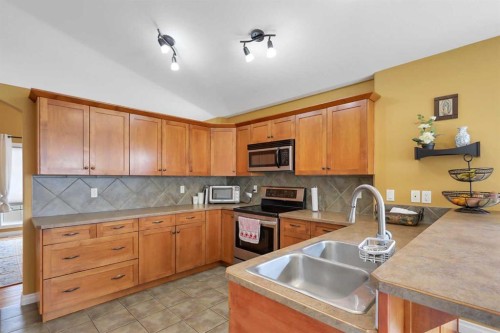 23 Lambertson Place, Sylvan Lake, AB - Indoor Photo Showing Kitchen With Double Sink