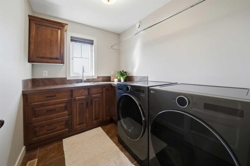 28 Sawyer Close, Red Deer, AB - Indoor Photo Showing Laundry Room