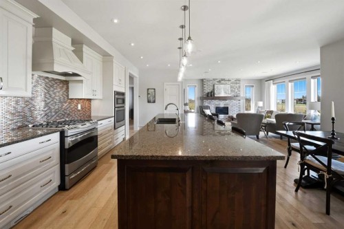 28 Sawyer Close, Red Deer, AB - Indoor Photo Showing Kitchen With Upgraded Kitchen