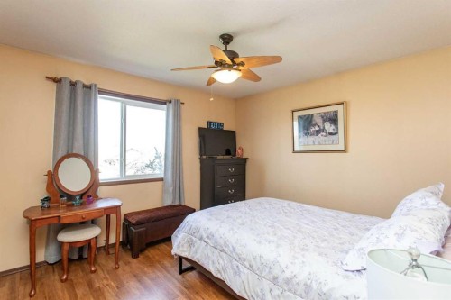 143 Inkster Close, Red Deer, AB - Indoor Photo Showing Bedroom