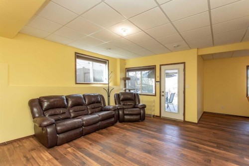 143 Inkster Close, Red Deer, AB - Indoor Photo Showing Living Room
