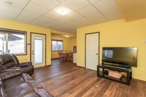 143 Inkster Close, Red Deer, AB - Indoor Photo Showing Living Room