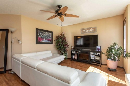 143 Inkster Close, Red Deer, AB - Indoor Photo Showing Living Room
