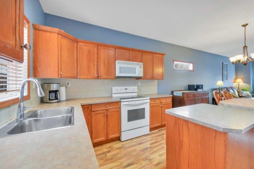 191 Inglewood Drive, Red Deer, AB - Indoor Photo Showing Kitchen With Double Sink