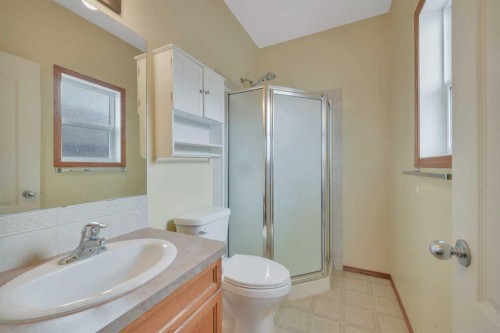 191 Inglewood Drive, Red Deer, AB - Indoor Photo Showing Bathroom