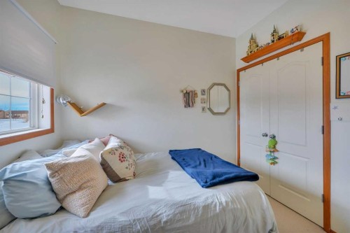 191 Inglewood Drive, Red Deer, AB - Indoor Photo Showing Bedroom