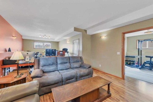 191 Inglewood Drive, Red Deer, AB - Indoor Photo Showing Living Room