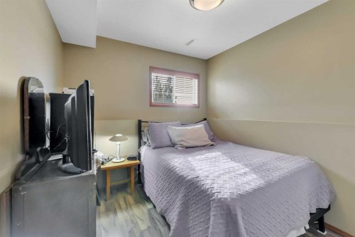 191 Inglewood Drive, Red Deer, AB - Indoor Photo Showing Bedroom