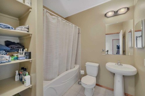 191 Inglewood Drive, Red Deer, AB - Indoor Photo Showing Bathroom