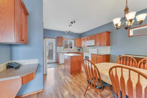 191 Inglewood Drive, Red Deer, AB - Indoor Photo Showing Dining Room
