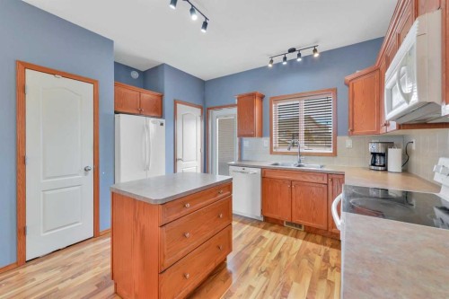 191 Inglewood Drive, Red Deer, AB - Indoor Photo Showing Kitchen With Double Sink