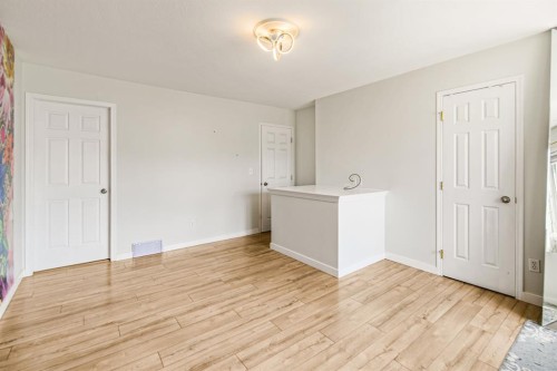 17-6300 Orr Drive, Red Deer, AB - Indoor Photo Showing Other Room