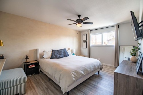 105 Erickson Drive, Red Deer, AB - Indoor Photo Showing Bedroom