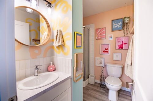 105 Erickson Drive, Red Deer, AB - Indoor Photo Showing Bathroom