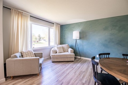 105 Erickson Drive, Red Deer, AB - Indoor Photo Showing Living Room