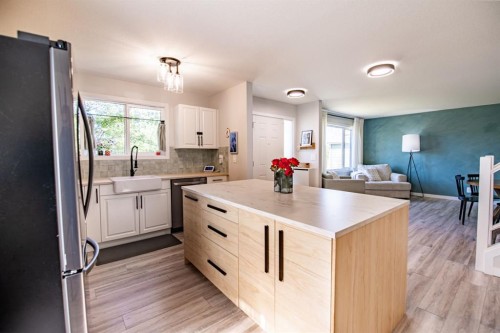105 Erickson Drive, Red Deer, AB - Indoor Photo Showing Kitchen