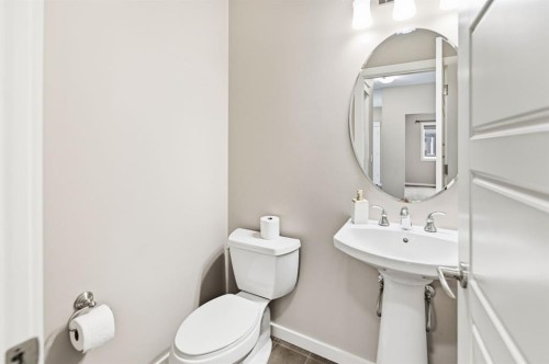 205 Van Slyke Way, Red Deer, AB - Indoor Photo Showing Bathroom