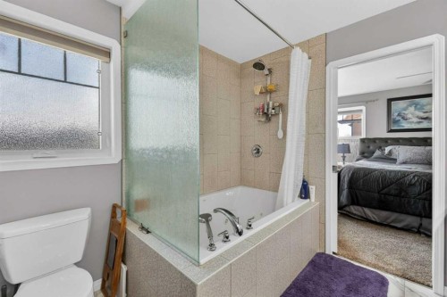135 Stephenson Crescent, Red Deer, AB - Indoor Photo Showing Bathroom