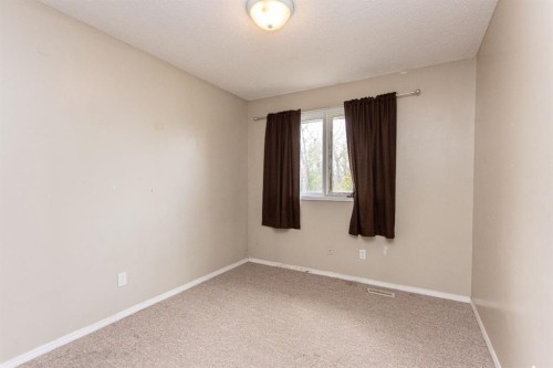 35 Oyen Crescent, Red Deer, AB - Indoor Photo Showing Other Room